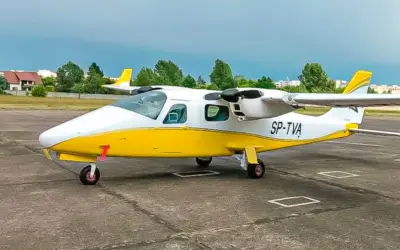 Tecnam P2006T SP-TVA na płycie lotniska